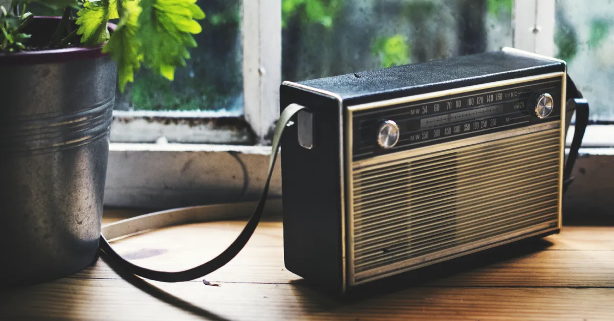 Top 40: El Formato que Cambió la Radio para Siempre